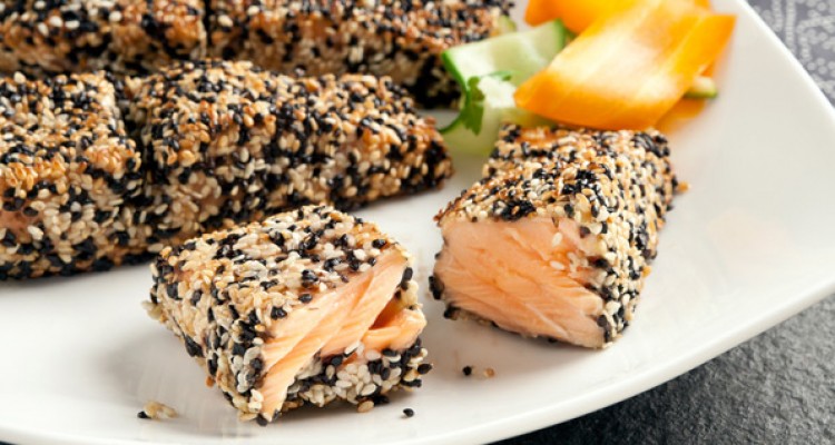 Come fare il salmone in crosta di sesamo