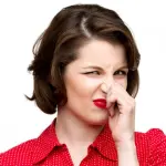 Come fare ad eliminare l’odore di umido dalla biancheria