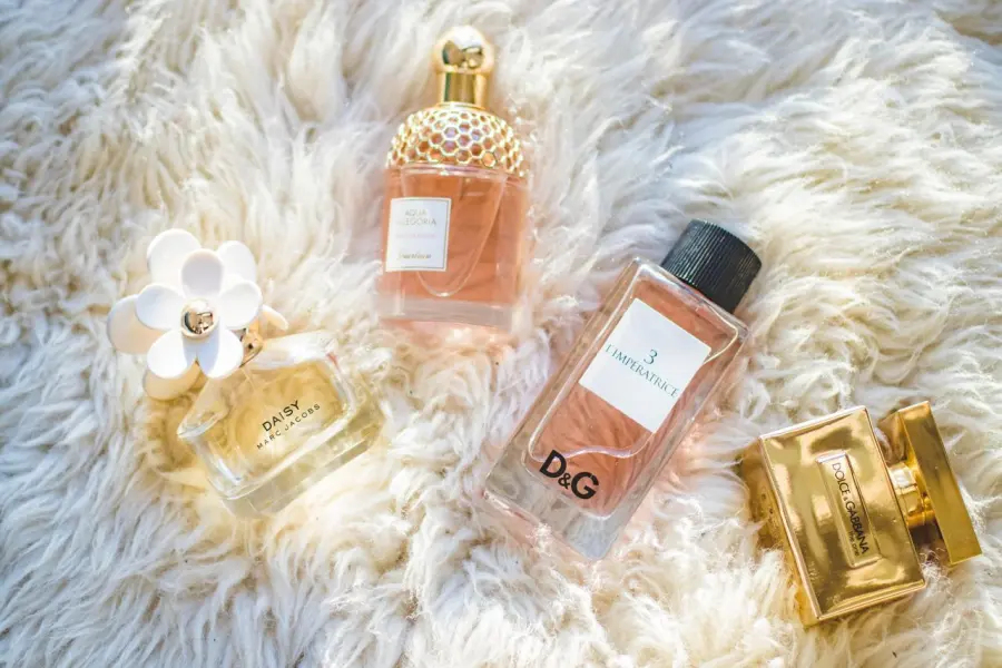 Come riconoscere i migliori profumi equivalenti da donna: la guida per non sbagliare acquisto