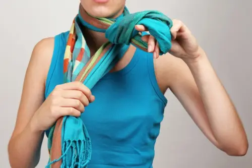 Come indossare una sciarpa
